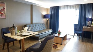 Living room - GLOW Sukhumvit 5 by Centropolis (Bangkok)