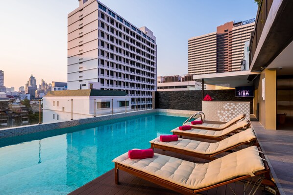Outdoor pool - GLOW Sukhumvit 5 by Centropolis (Bangkok)