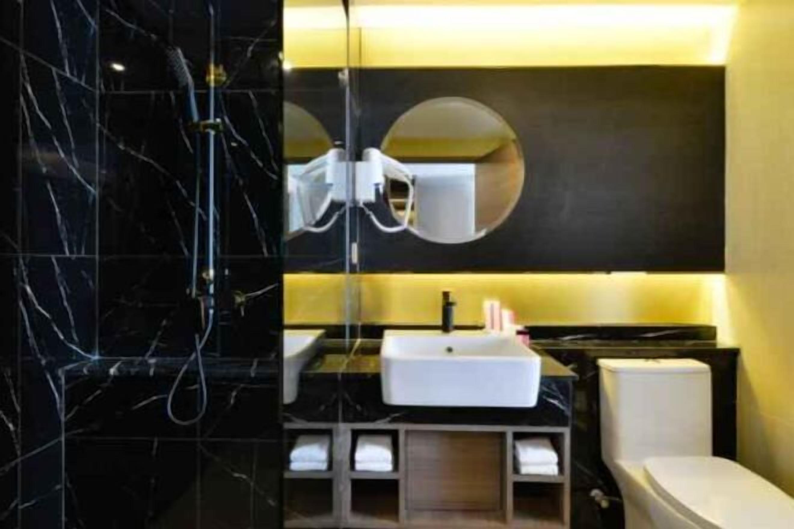 Bathroom | Shower, rainfall showerhead, free toiletries, hair dryer