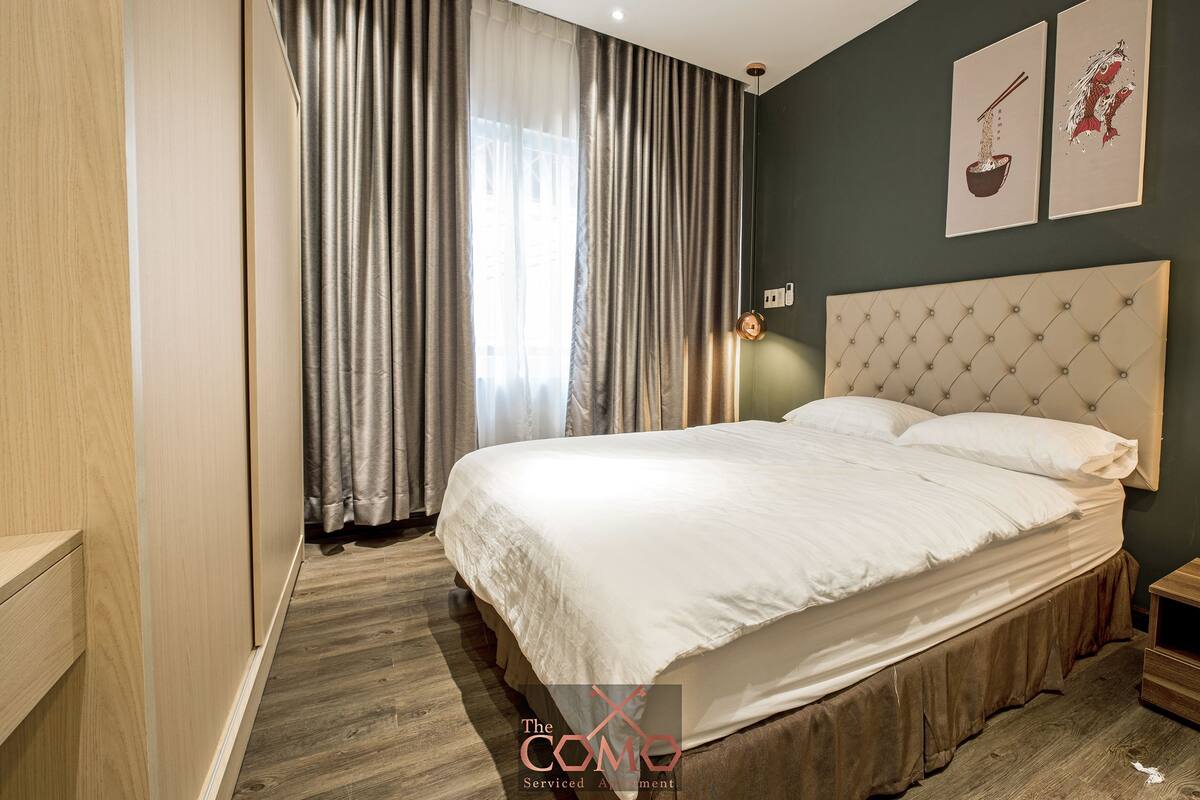 Apartamento Deluxe | Escritorio, sistema de insonorización, tabla de planchar con plancha
