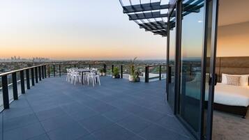 Penthouse, Multiple Beds, Balcony (Views) | Hypo-allergenic bedding, in-room safe, desk, soundproofing