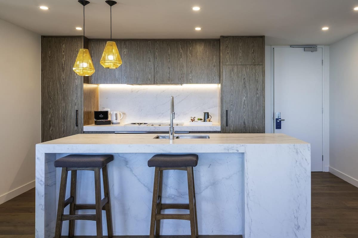 Zimmer, Mehrere Betten, Balkon | Allergikerbettwaren, Zimmersafe, Schreibtisch, schallisolierte Zimmer