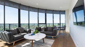 Penthouse, plusieurs lits, balcon (Views) | Literie hypoallergénique, coffres-forts dans les chambres, bureau