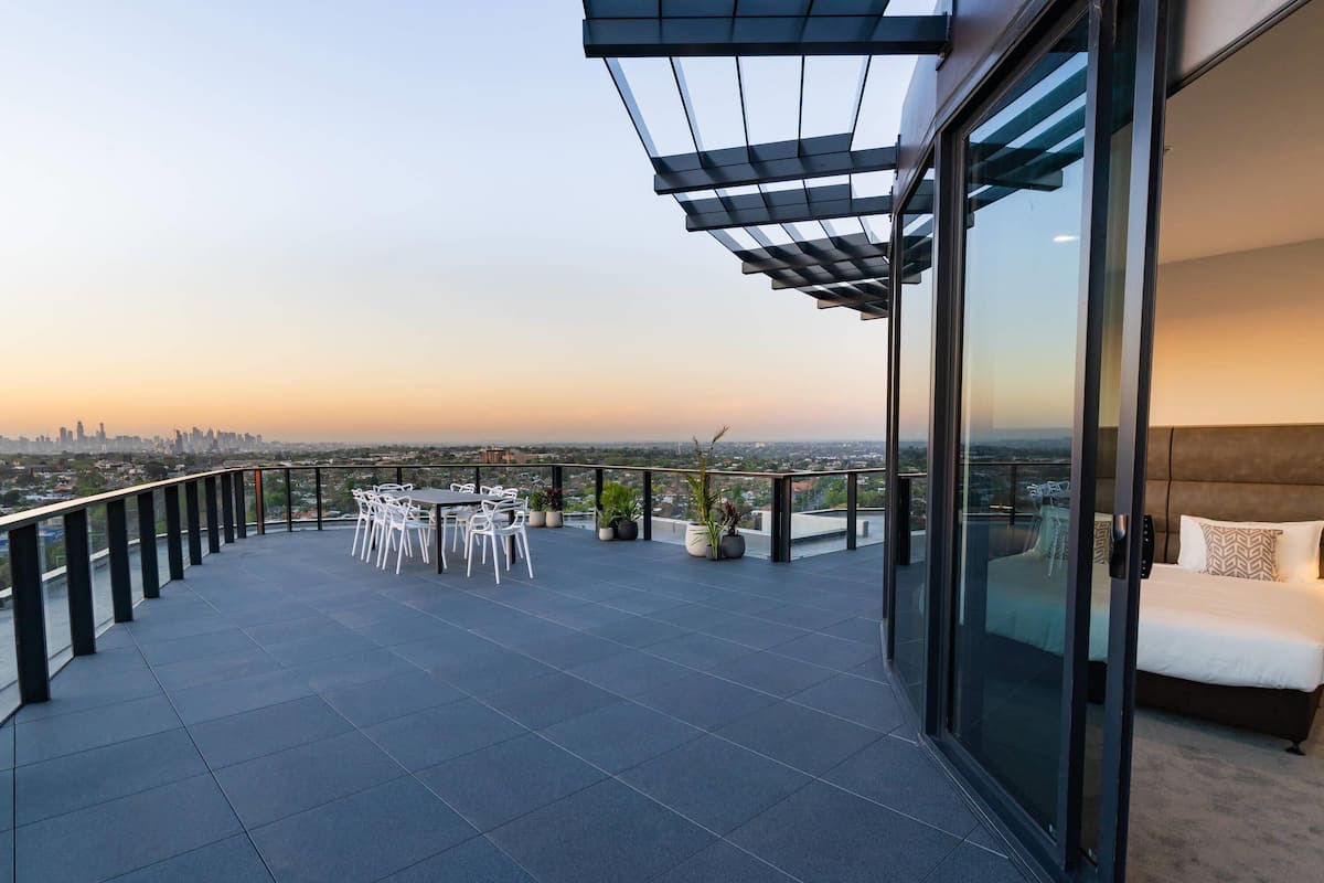 Penthouse, Multiple Beds, Balcony (Views) | Hypo-allergenic bedding available, in-room safe, desk, soundproofing