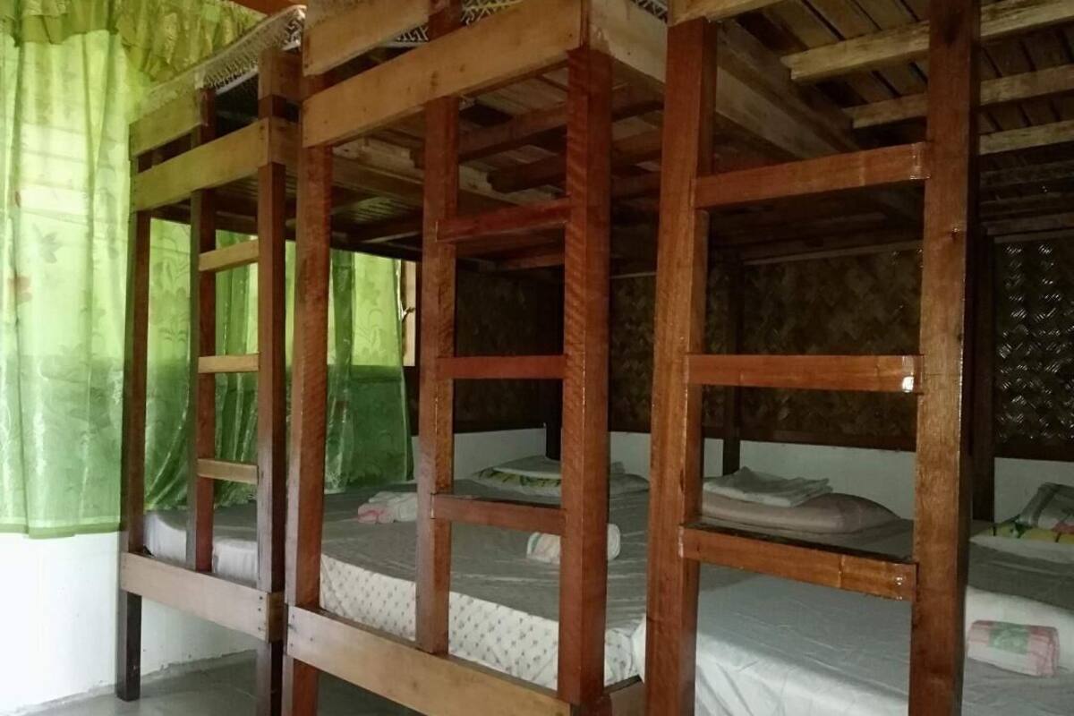 Caja de seguridad en la habitación y escritorio
