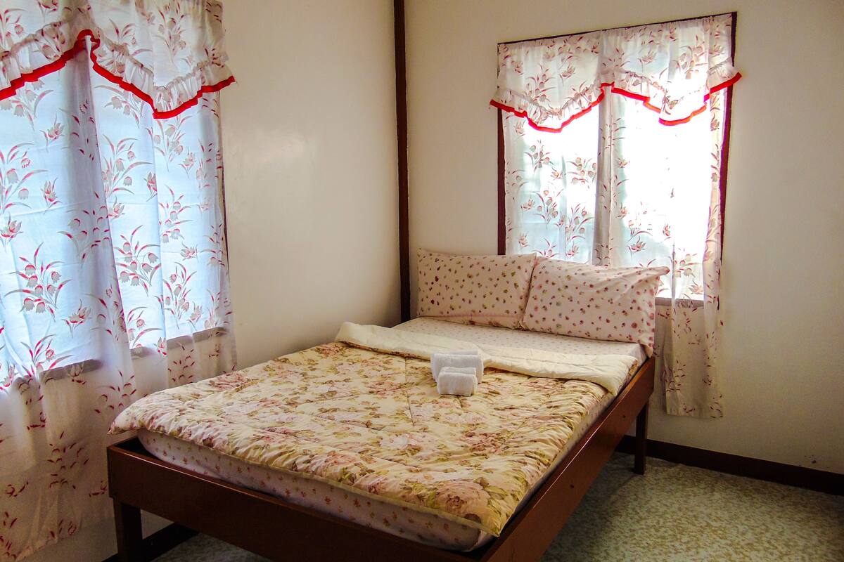Biệt thự dành cho gia đình, 2 giường cỡ queen, quang cảnh bãi biển, sát bãi biển (1) | Két bảo mật tại phòng, bàn 