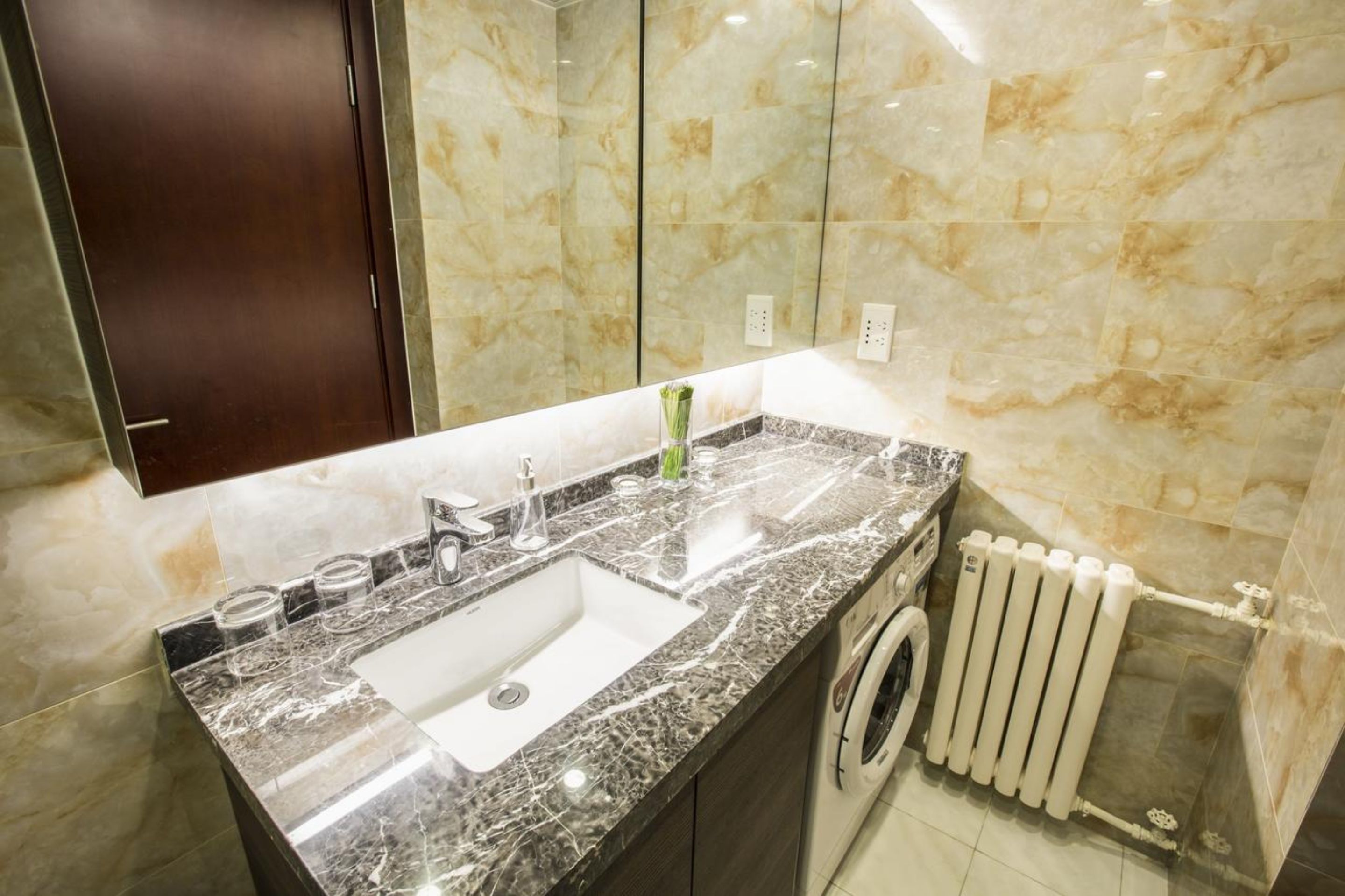 executive apartment, 3 bedrooms | bathroom | shower, free toiletries, hair dryer, slippers