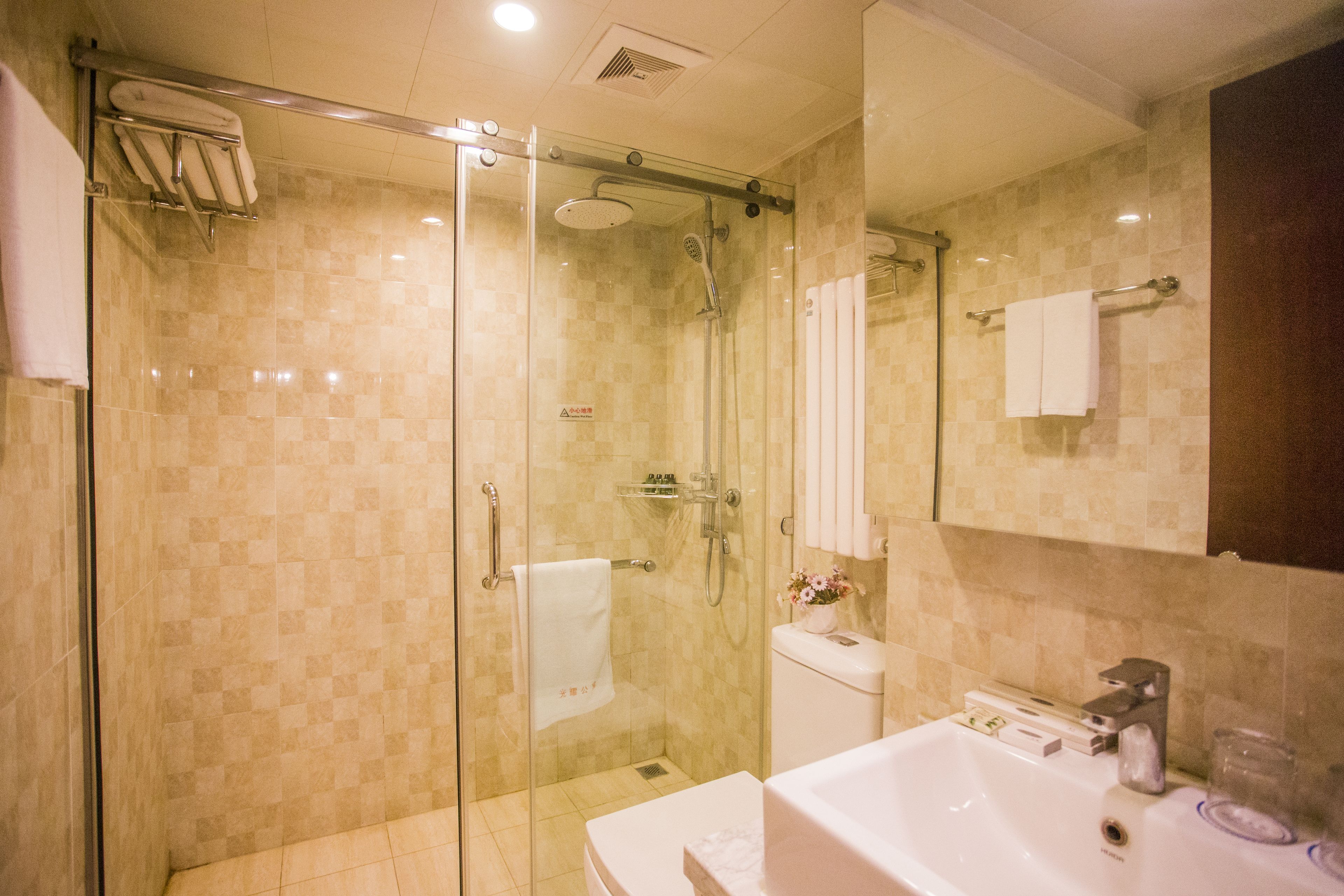 executive apartment, 2 bedrooms | bathroom | shower, free toiletries, hair dryer, slippers