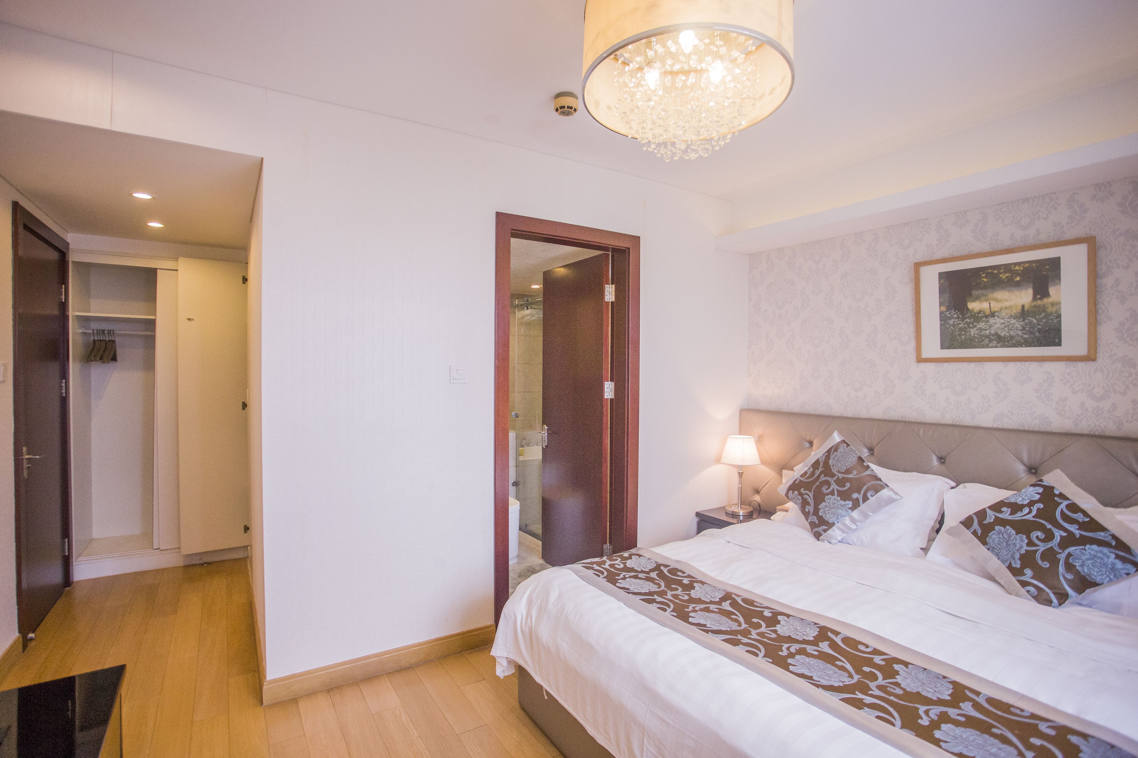 executive apartment, 2 bedrooms | desk, blackout curtains, soundproofing, rollaway beds