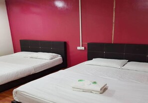 Deluxe Chalet, 2 Queen Beds, Non Smoking