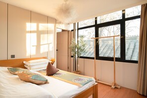Elite Suite | Premium bedding, individually furnished, blackout drapes, free WiFi - Beijing Rong Yard Guesthouse (Beijing)