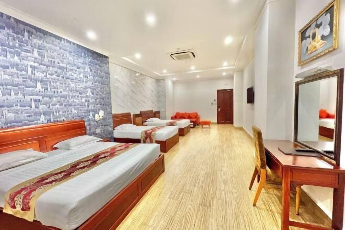 Premium bedding, pillow-top beds, minibar, in-room safe
