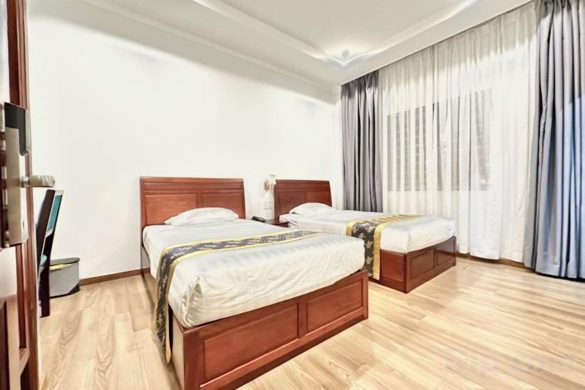 Premium bedding, pillow-top beds, minibar, in-room safe