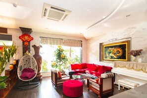 Spécialités Cuisine locale et internationale