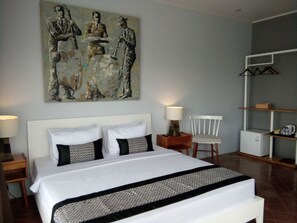 Doppelzimmer, Badewanne, zum Innenhof hin | Minibar, Zustellbetten, kostenloses WLAN, Bettwäsche