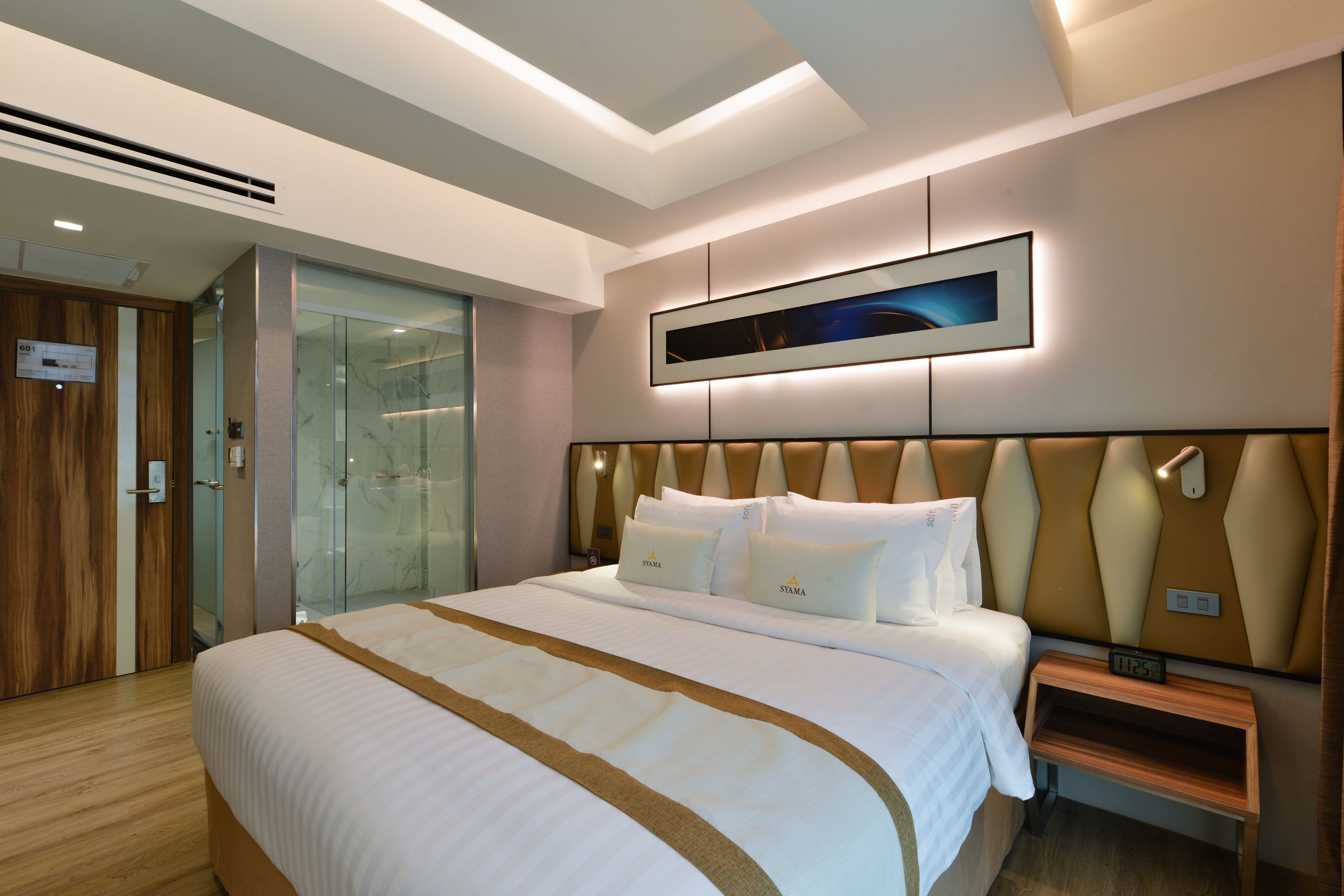 deluxe room  | minibar, in-room safe, desk, blackout curtains