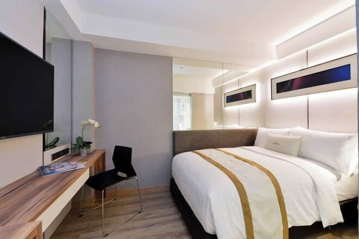Minibar, in-room safe, desk, blackout curtains