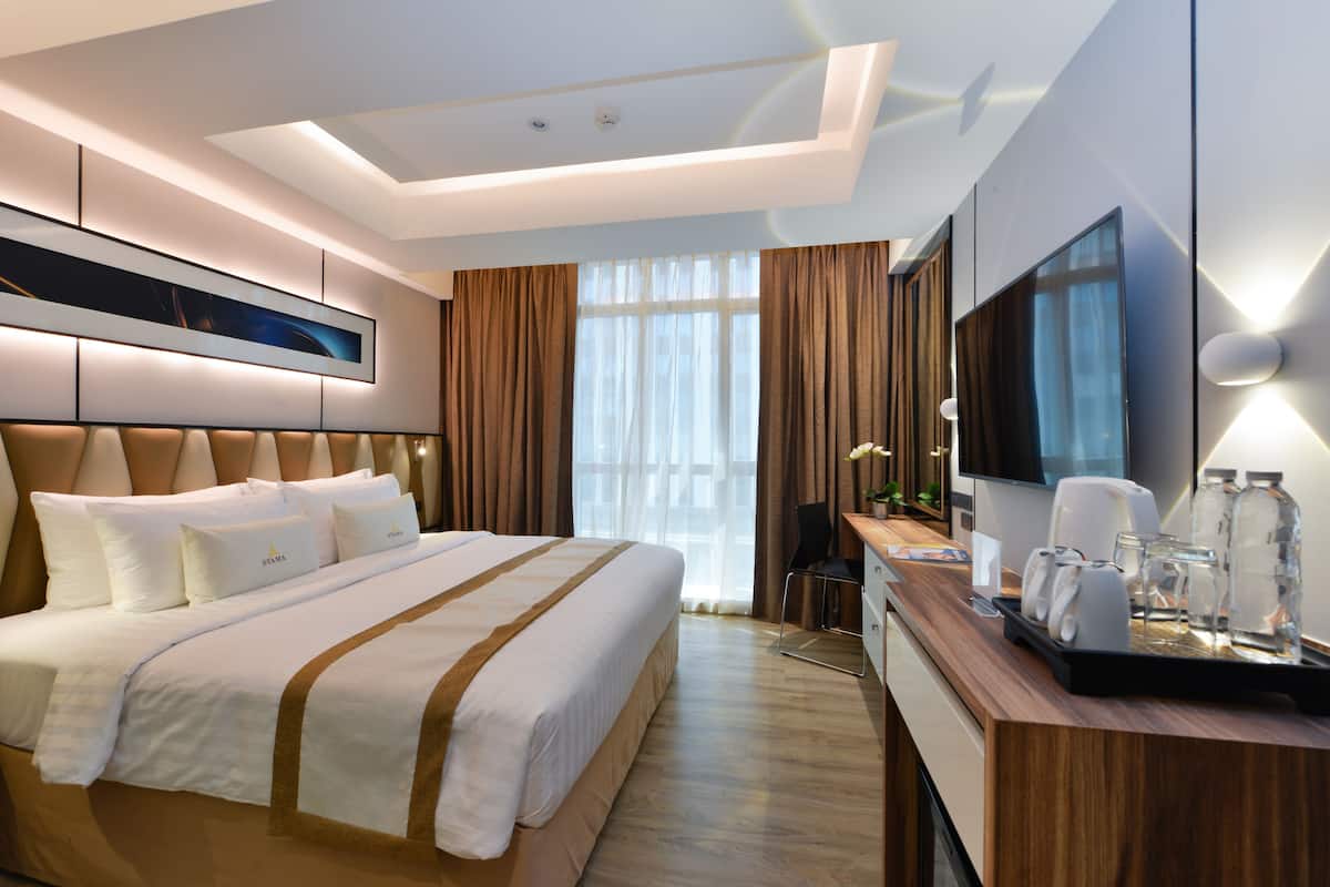 Deluxe Room  | Minibar, in-room safe, desk, blackout curtains