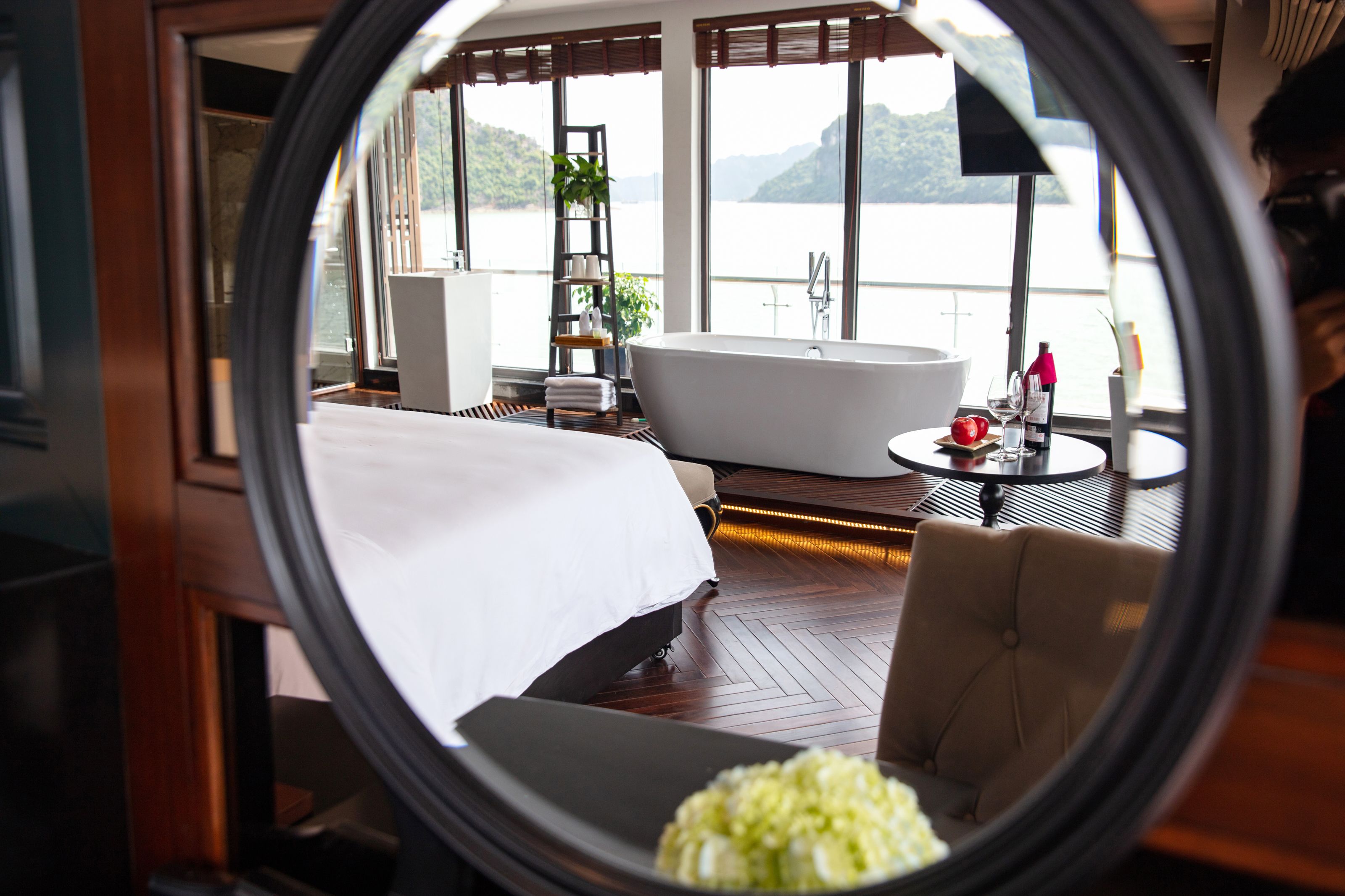 Phòng Suite Executive (Private Sun Terrace) | Minibar, két bảo mật tại phòng, bàn, phòng cách âm 