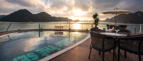 Outdoor pool, pool umbrellas, sun loungers