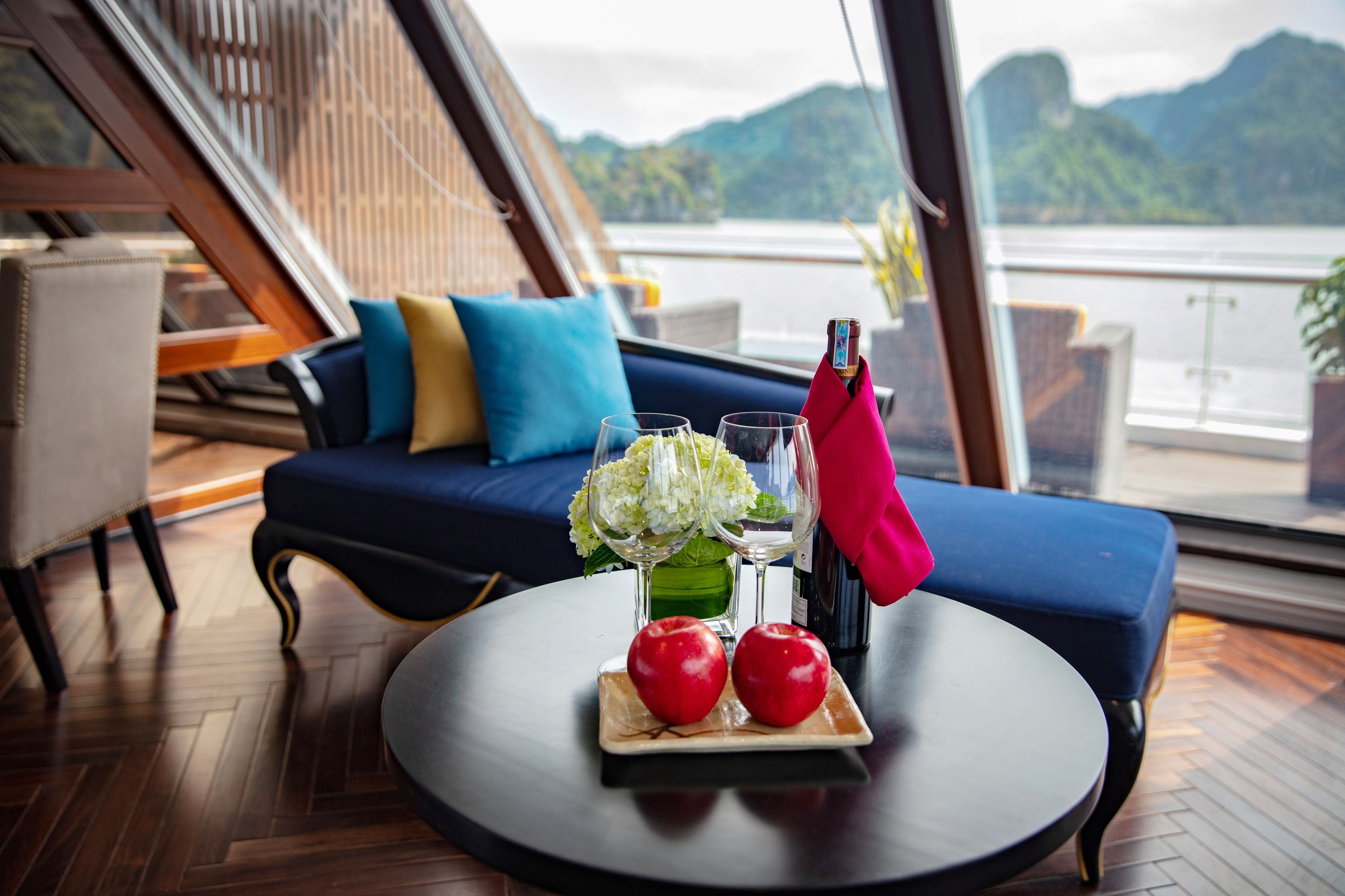 Phòng Suite Executive (Private Sun Terrace) | Minibar, két bảo mật tại phòng, bàn, phòng cách âm 