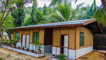 Shared Dorm 10 Pax | Soundproofing, bed sheets