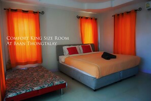 Comfort Double Room, 1 King Bed | Blackout curtains, free WiFi, bed sheets - Baan Thongtalay (Koh Lan)