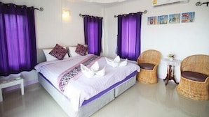 Chambre Confort double, 1 très grand lit | Rideaux d’obscurcissement, accès au Wi-Fi (inclus), literie fournie