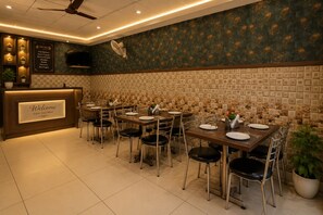 Restaurant - Hotel KS International (50 meters from Railway Station) (Reasi)