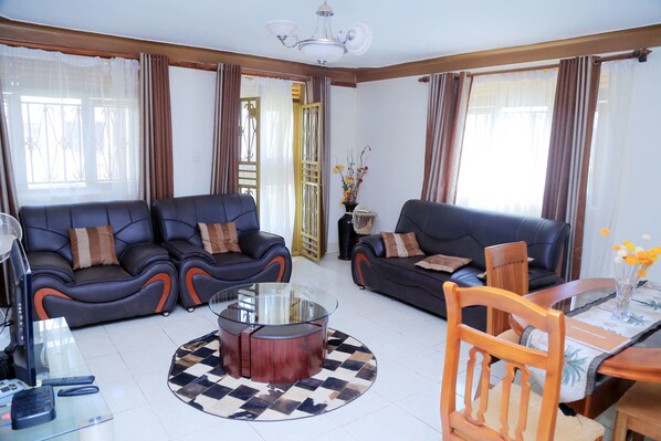 TV - Floben Apartments (Kampala)