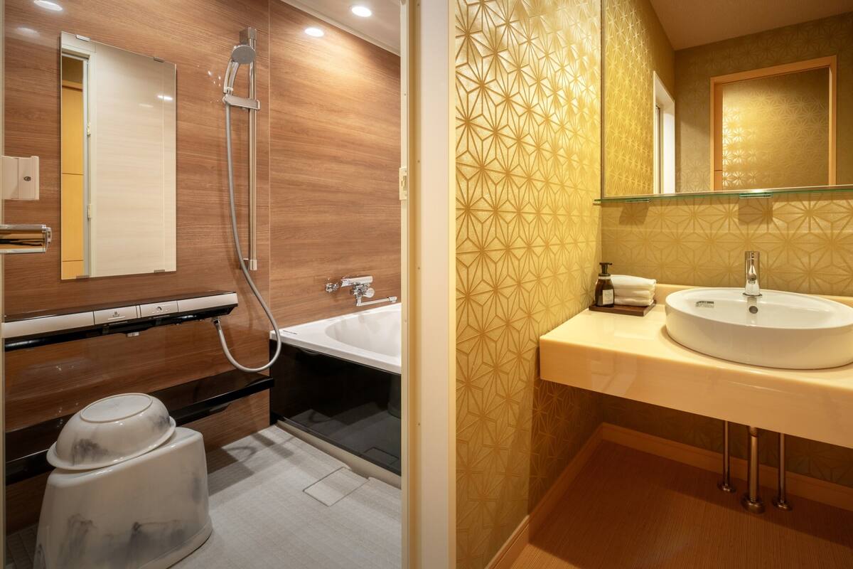 욕실 | 무료 세면용품, 헤어드라이어, 슬리퍼