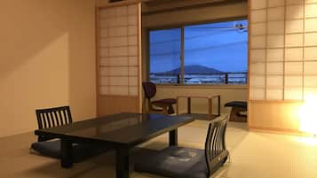 Japanese-Style Quadruple Room, Non Smoking | Free WiFi