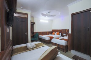 In-room safe, laptop workspace, soundproofing, free WiFi - Hotel Sweet Home DX (New Delhi)