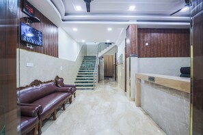 Lobby sitting area - Hotel Sweet Home DX (New Delhi)