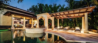 Rare Find! Beachfront Villa w/ Private Pool, Hot Tub, Sauna & Amazing Sunsets + Breakfast Services