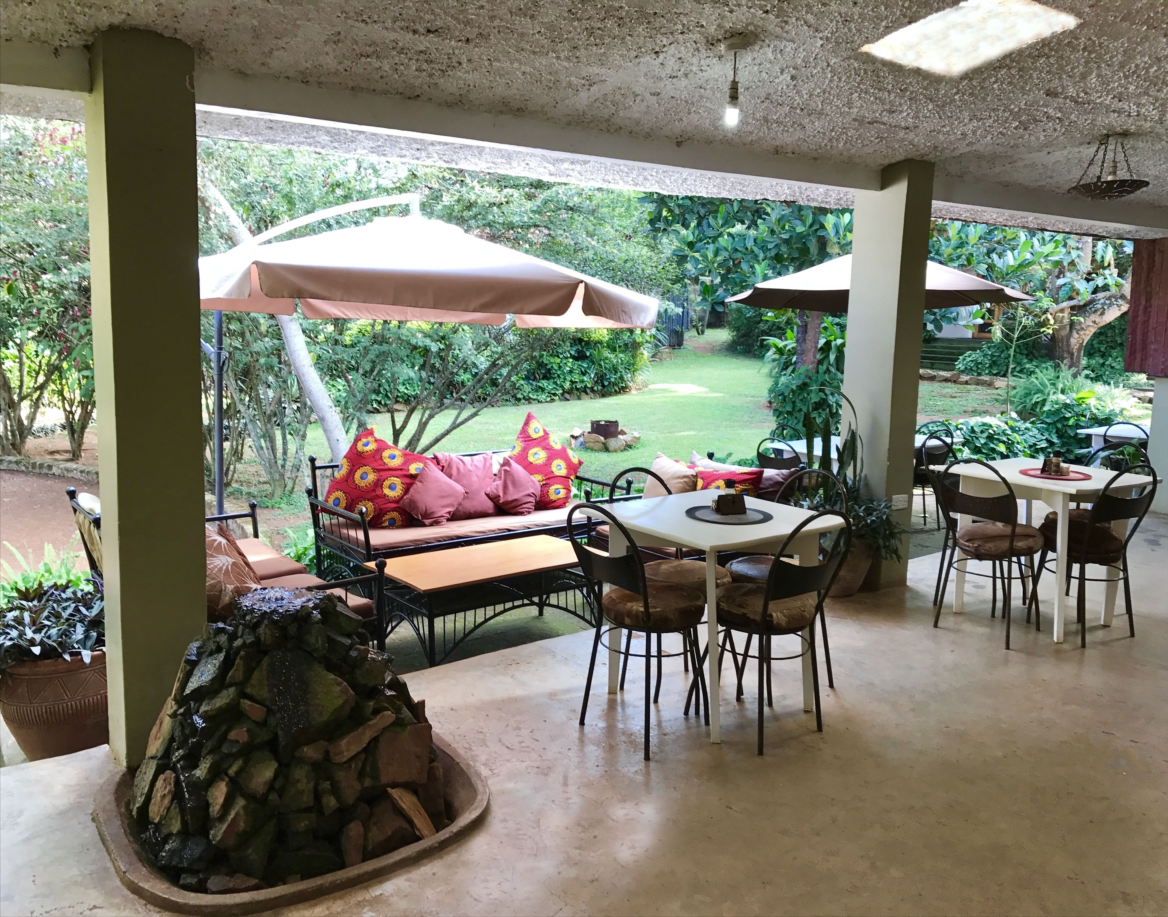 breakfast, lunch and dinner served