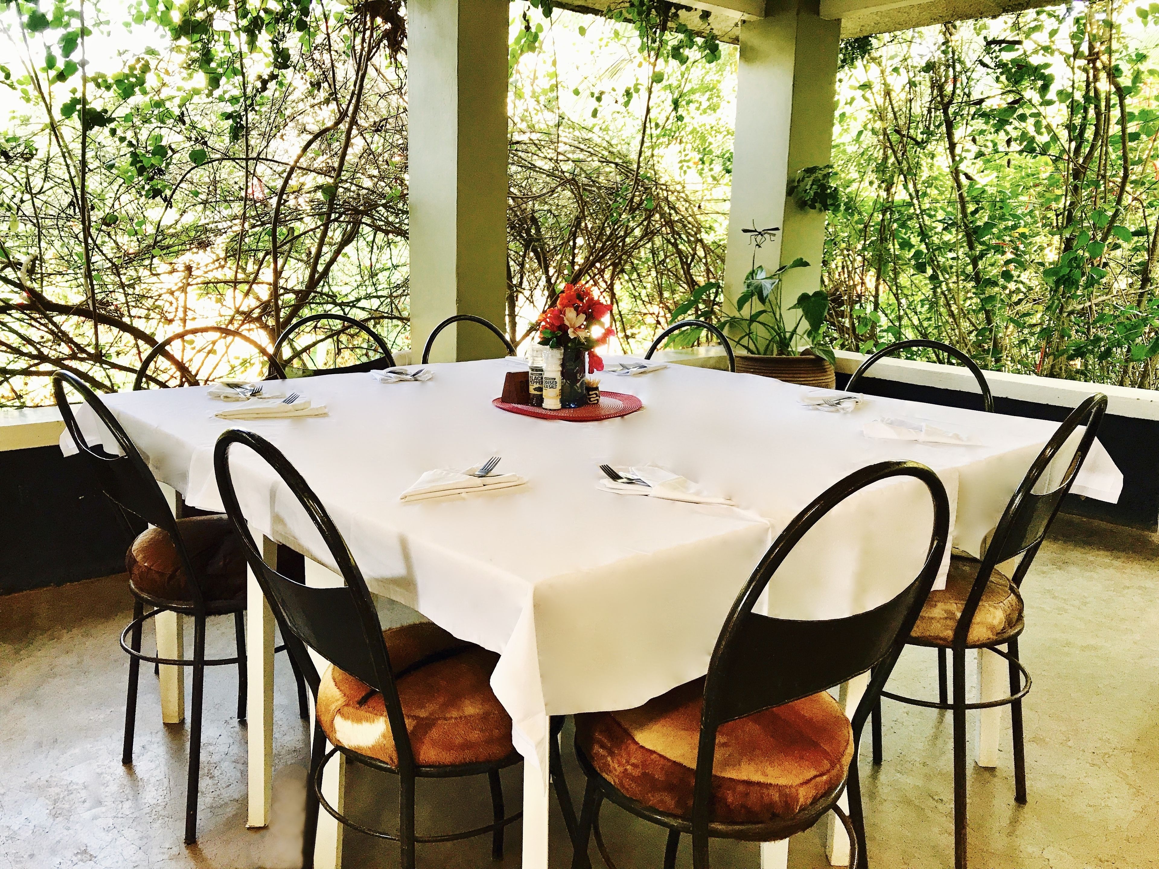 breakfast, lunch and dinner served