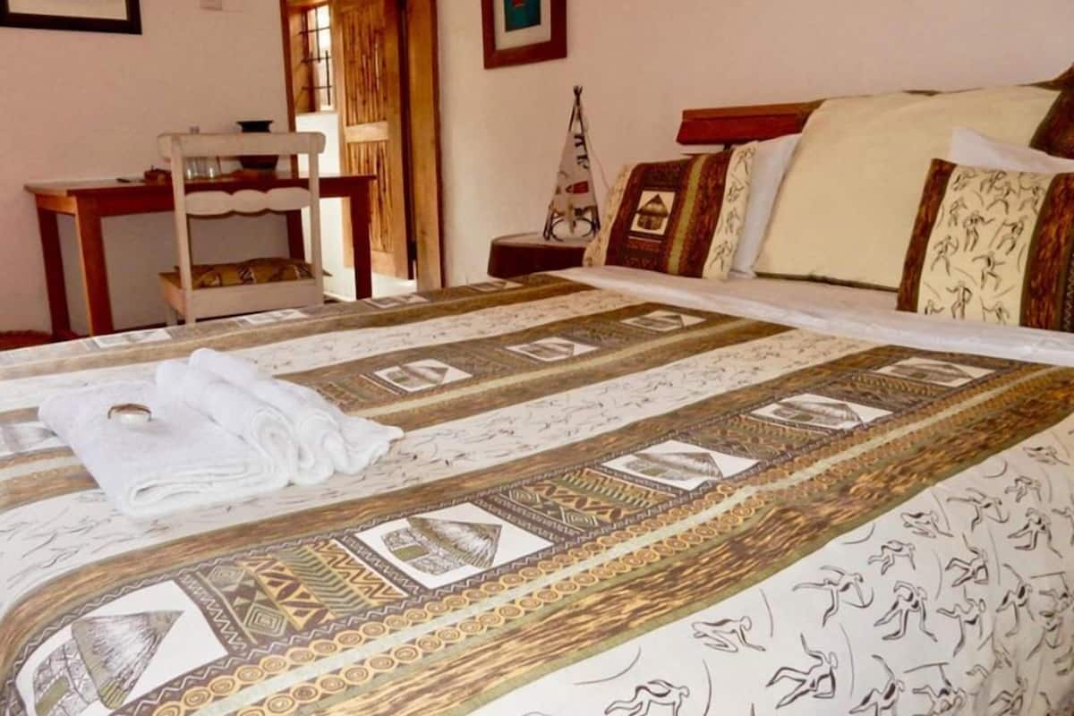 Standard Room | 1 bilik tidur, peti besi dalam bilik, meja