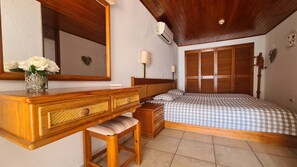 1 bedroom, in-room safe, iron/ironing board, free WiFi