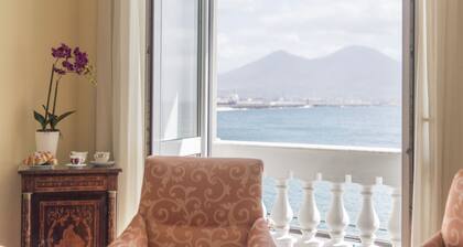 Luxurious apartment in the center of Naples with breathtaking views of Vesuvius