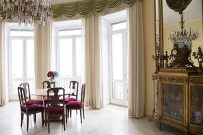 تناول الطعام