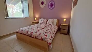 1 bedroom, free WiFi, bed sheets