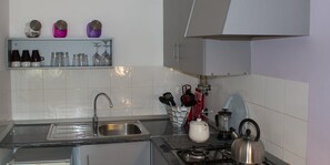 Fridge, coffee/tea maker, cookware/dishes/utensils, dining tables