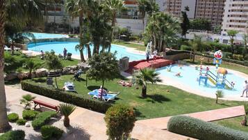 Piscine couverte, piscine extérieure