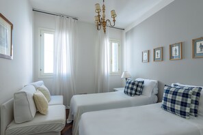 2 quartos, ferros/tábuas de passar roupa, Wi-Fi de cortesia
