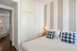 2 chambres, fer et planche à repasser, Wi-Fi gratuit, draps fournis