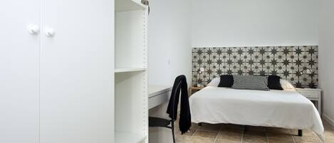 1 bedroom, desk, iron/ironing board, free WiFi