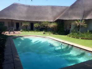 Outdoor pool - The Plantation Guesthouse (Middelburg)