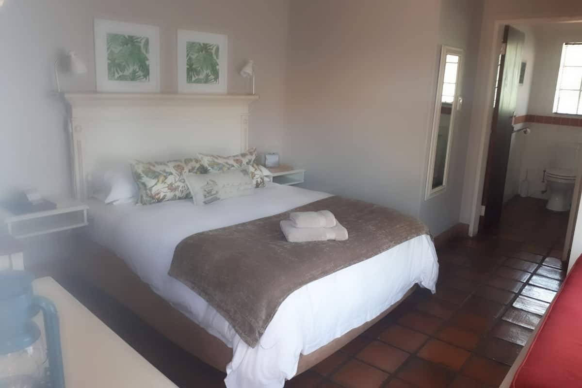 Habitación básica con 1 cama doble o 2 individuales | Minibar, caja fuerte, escritorio y espacio para trabajar con un portátil