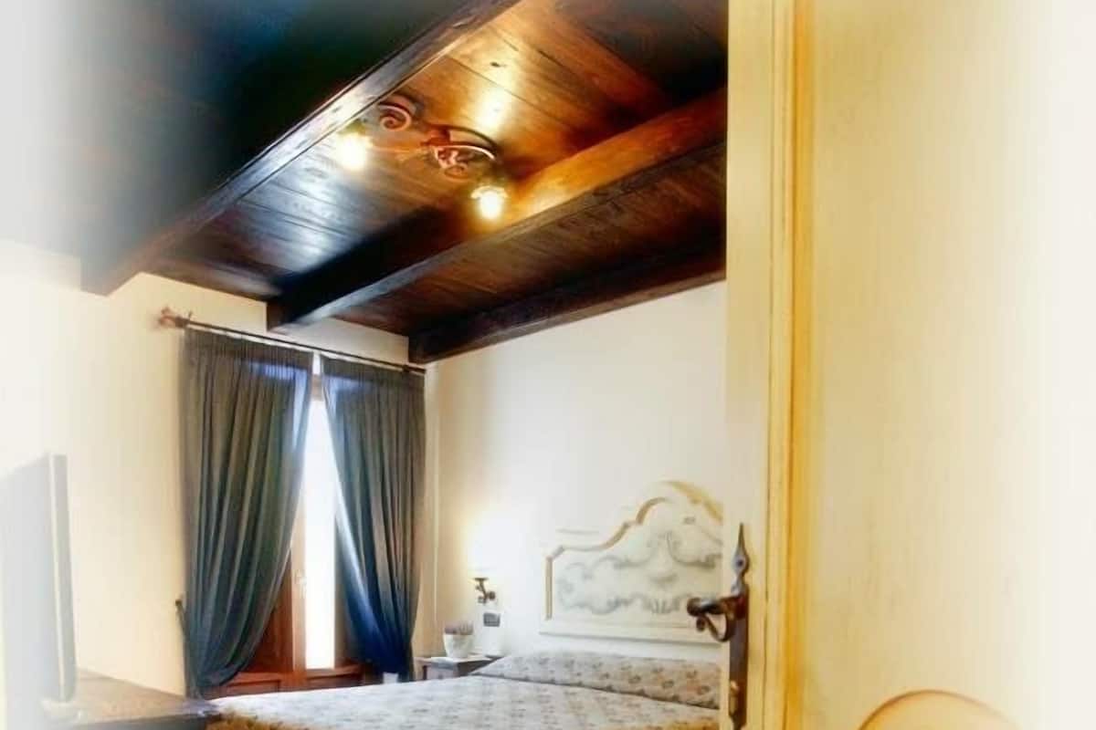 Suite, kamers met tussendeur | Een kluis op de kamer, verduisterende gordijnen